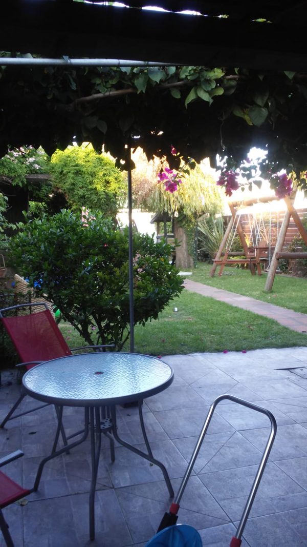 Hermosa casa con parque y barbacoa, 3D, 2B