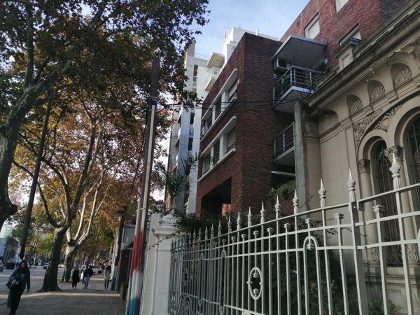 Muy comodo Apto 2d cerca 3XXX y UCM, con balcón,excelente vista; bajos gtos.com.